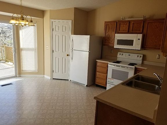 2nd image of 2327 Antoinette Way