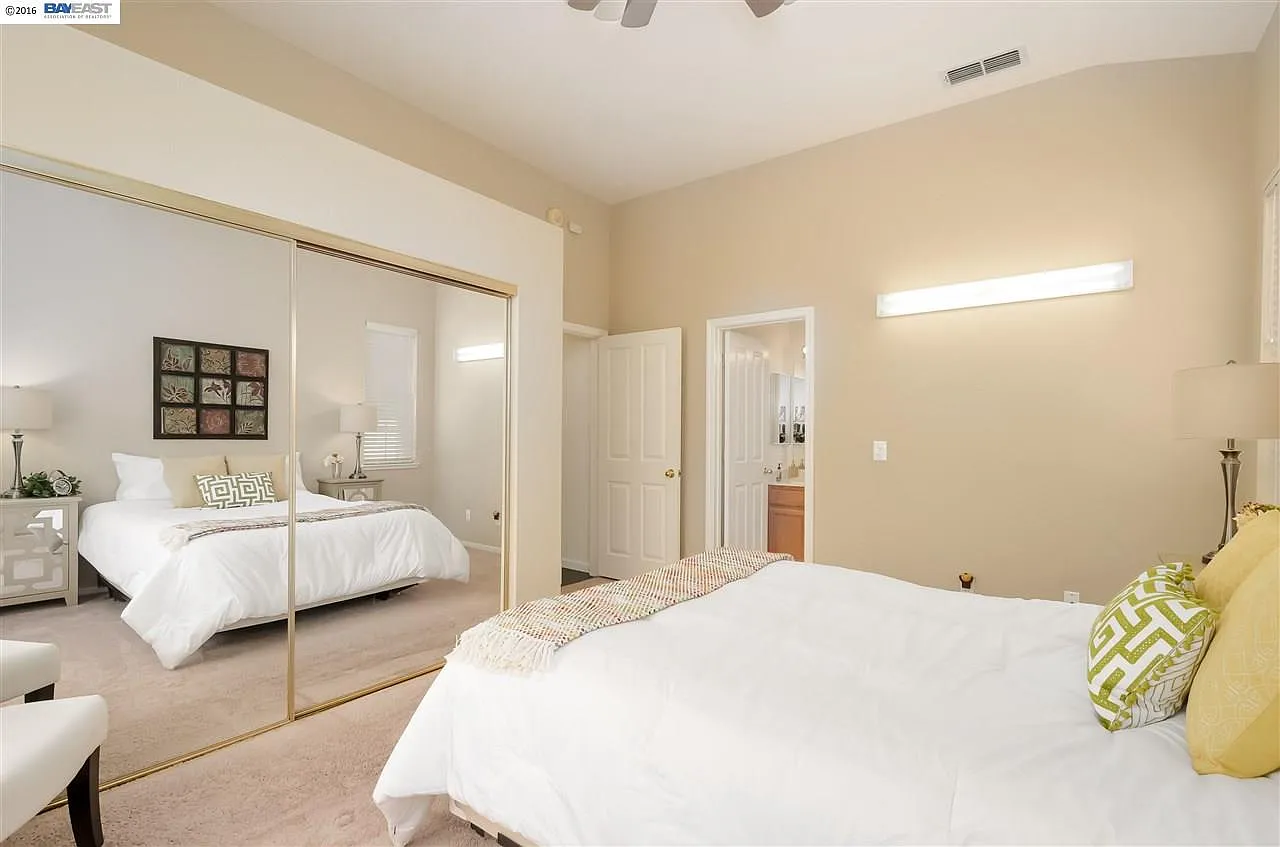 2 bed, 1064 sqft, $3,350 — Photo 1