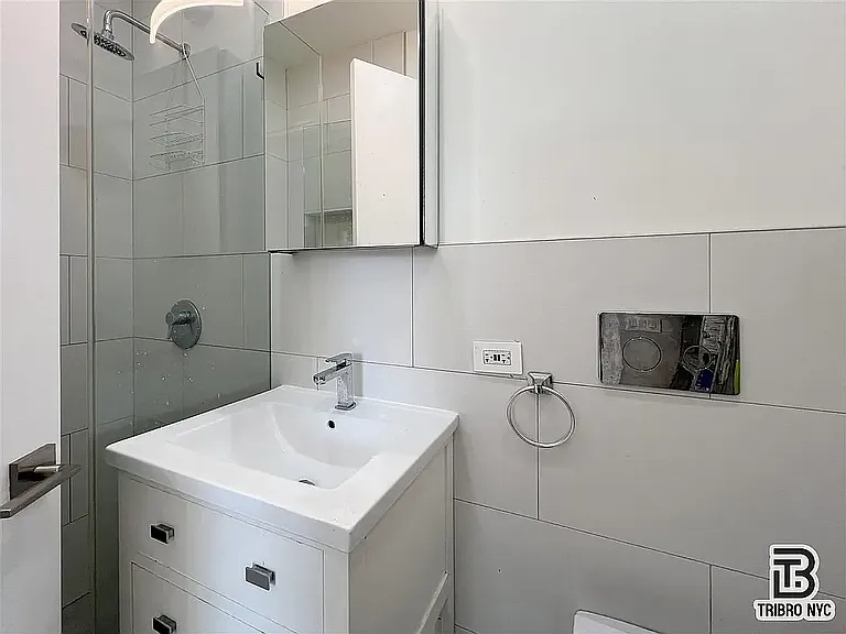 1283 Rogers Ave #2F — Photo 4