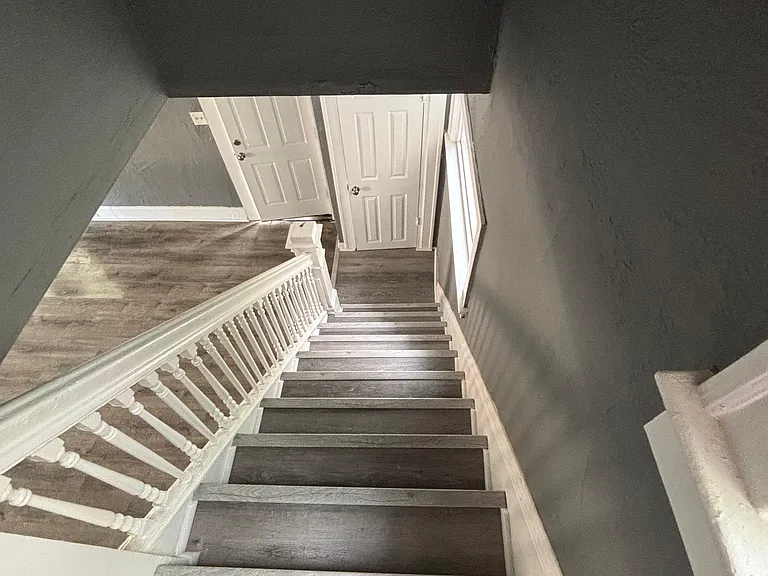1402 Prouty Ave — Photo 3