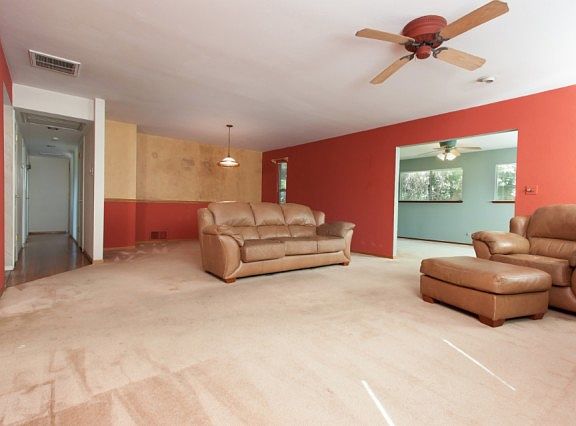 3rd image of 639 Darling Way