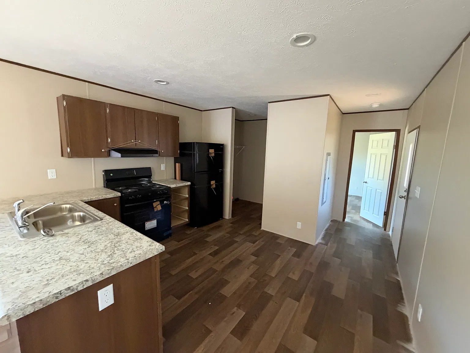 3 bed, $1,200 — Photo 4