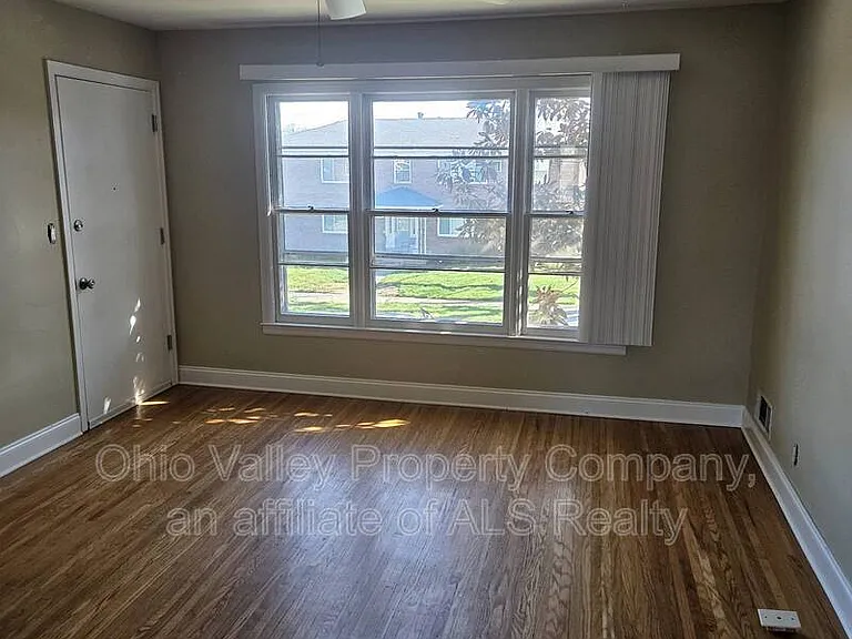 2910 Abigail Dr #4 — Photo 3