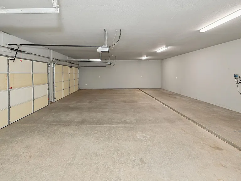 9240 Highland Springs Dr — Photo 42