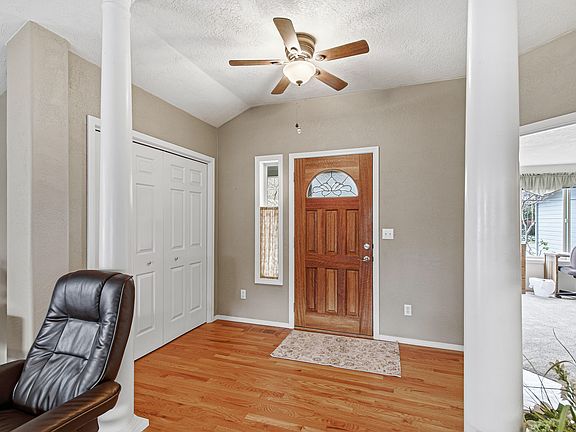 4th image of 1620 Edgevale Ave