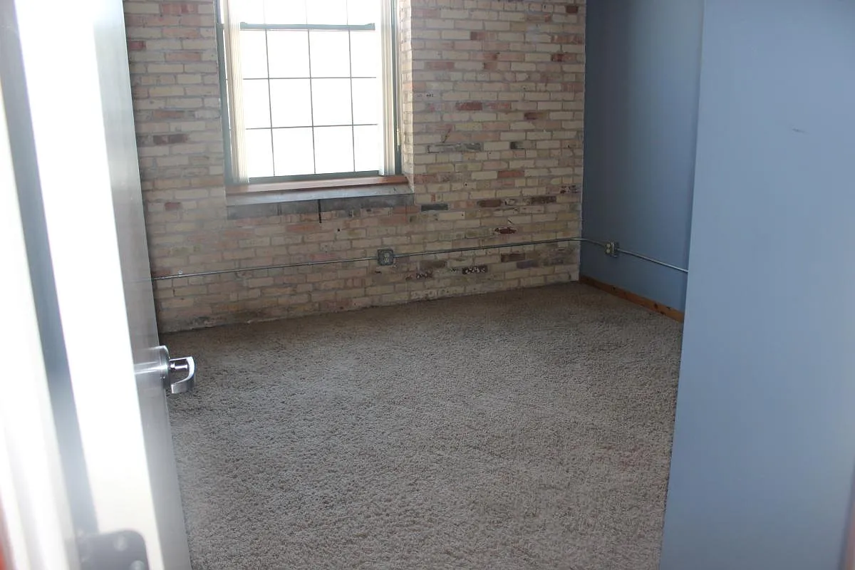 940 Monroe Avenue NW — Photo 3