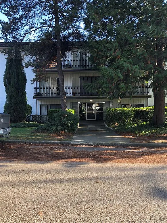 Laurel Manor — Photo 3