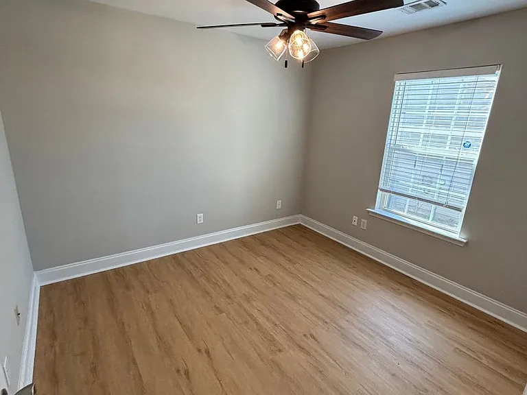 806 Whispering Willow Ct — Photo 10