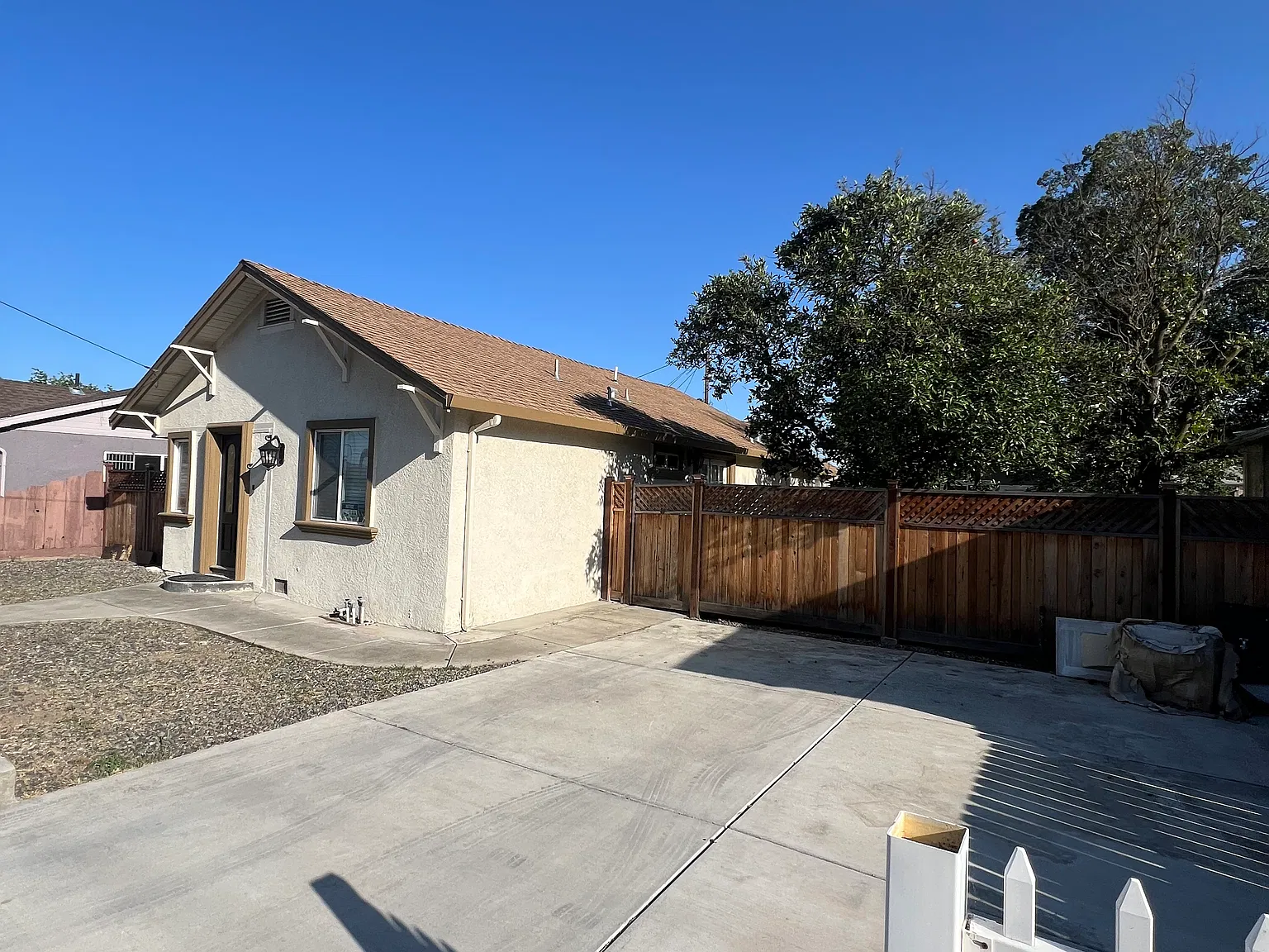 3 bed, 1200 sqft, $2,500 — Photo 3