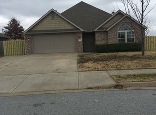 525 Westfield St, Springdale, AR 72762