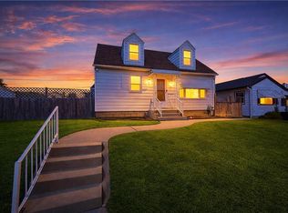922 W Eden Pl, Milwaukee, WI 53221