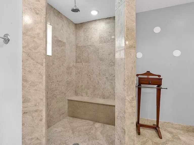 16627 Deer Path Ln — Photo 11