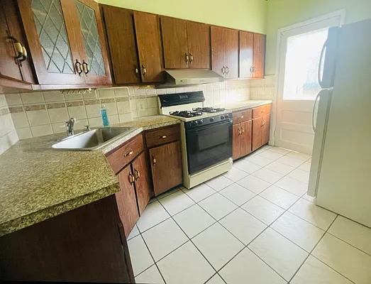 Rented by Evergreen Realty & Investments | media 28