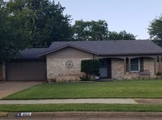 802 Fayette Dr, Euless, TX 76039