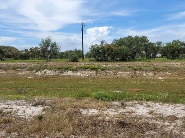 1036 S Hood St, Rockport, TX 78382