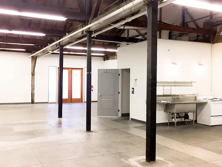 560 E Commercial St #4A — Photo 2