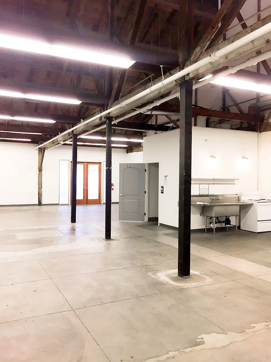 Building Photo - 560 E Commercial St #4A