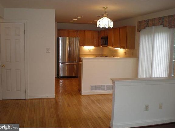 4th image of 1972 Satter Ct