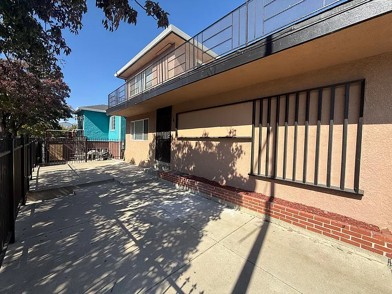 Willard Ave - 301 — Photo 34