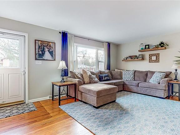2nd image of 3122 Englewood Dr
