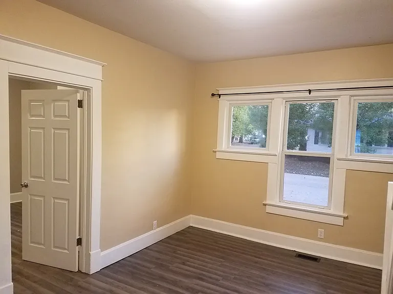2431 Dillman St — Photo 14