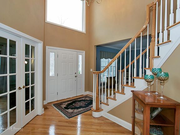 3rd image of 1105 Estates Dr