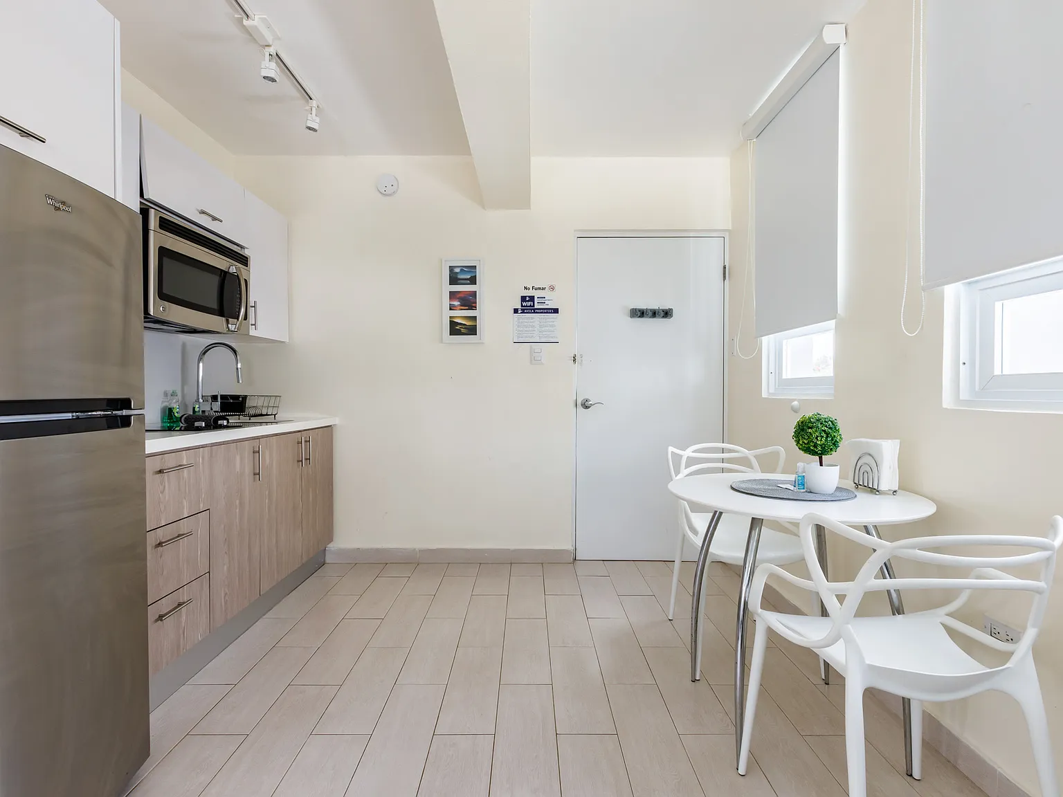 Studio, 450 sqft, $2,300 — Photo 3