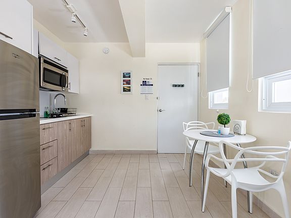 3rd image of 1408 Calle Aldea #4A
