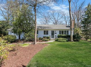223 Connetquot Rd, Bayport, NY 11705