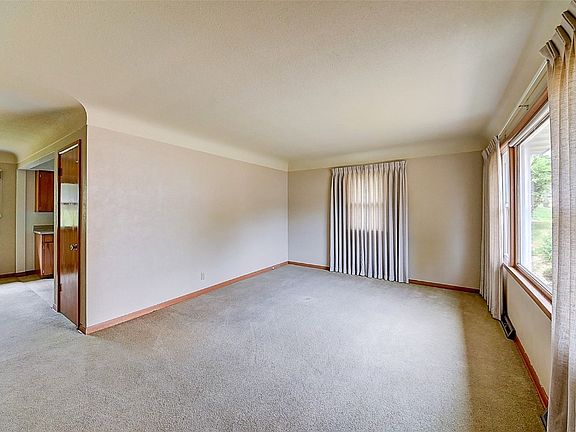4th image of 3621 Bel Air Dr SE