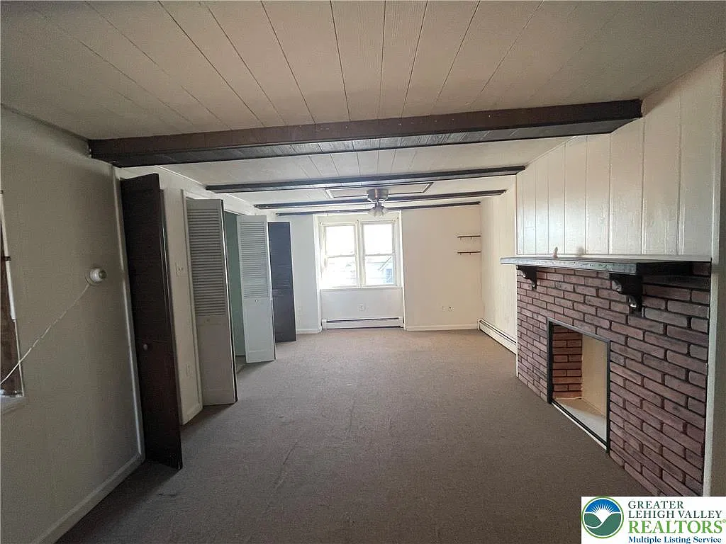 4 bed, 1.0 bath, 1935 sqft, $2,500 — Photo 4