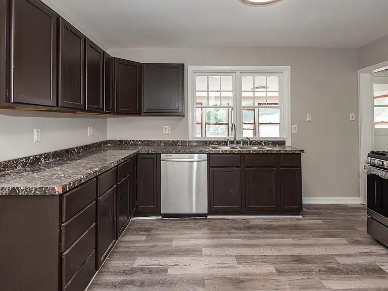 10116 Saint Katherine Ln — Photo 3