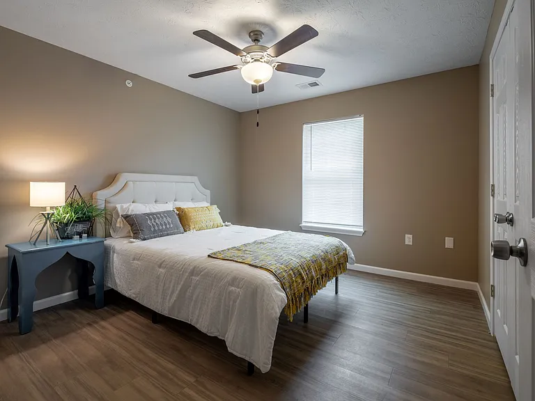 Greenbrier Apartments — Photo 8