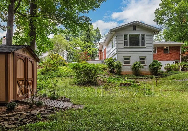 10211 Fox Ln — Photo 4