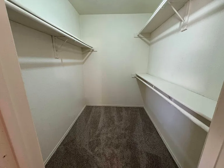4600 Greyhound Dr — Photo 17