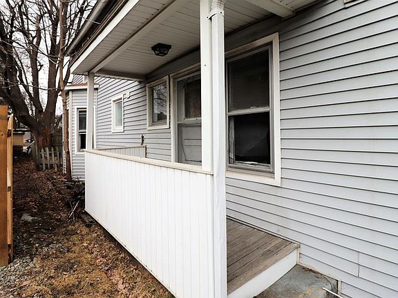 4th image of 106 Sayre St