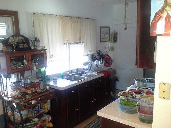 4th image of 1521 Liberty St