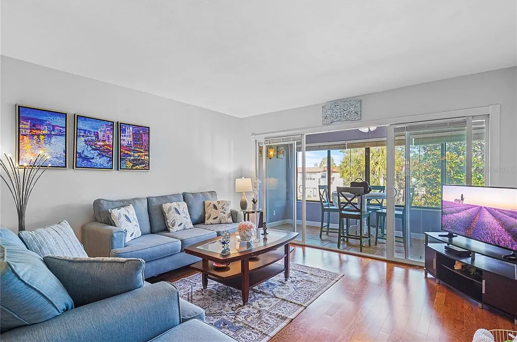 2 bed, 2.0 bath, 1179 sqft, $2,400 — Photo 4