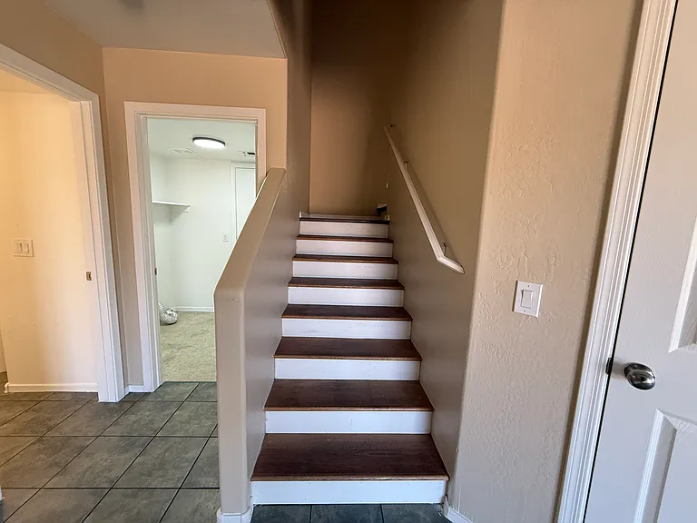 1457 E 10th Pl — Photo 23