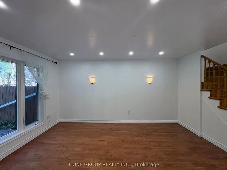 49 Ambercroft Blvd — Photo 8