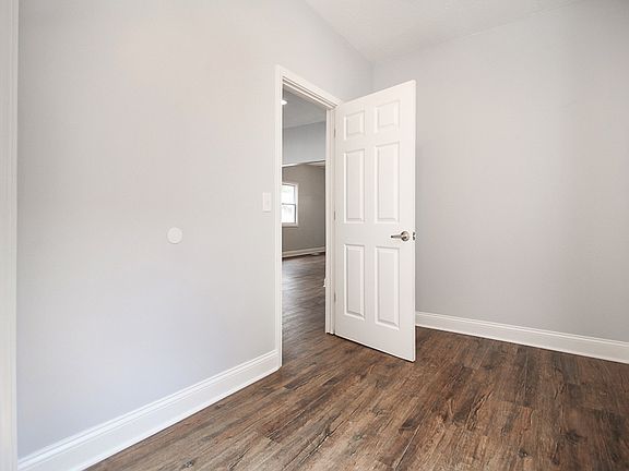 3rd image of 1621 Mentor Ave APT 2