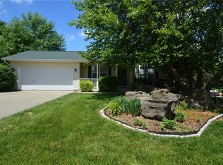 324 Sandalwood Dr, Waterloo, IL 62298