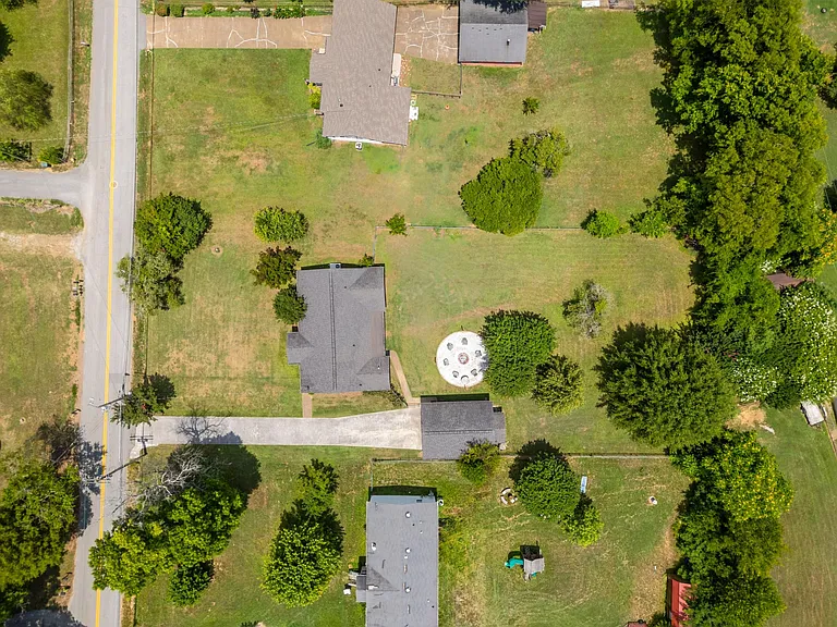 702 Ogrady Dr — Photo 27