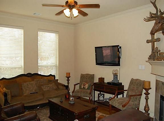 4th image of 524 W Lookout Dr