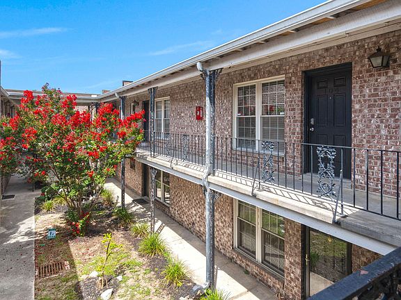 4th image of 867 Colony Dr #104