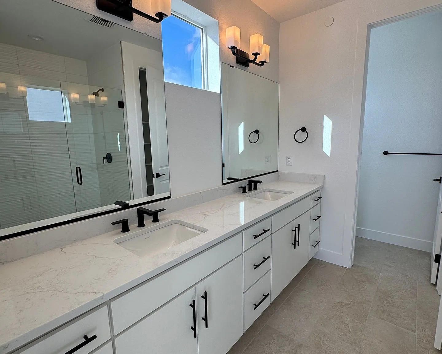 707 Saddle Drive — Photo 3