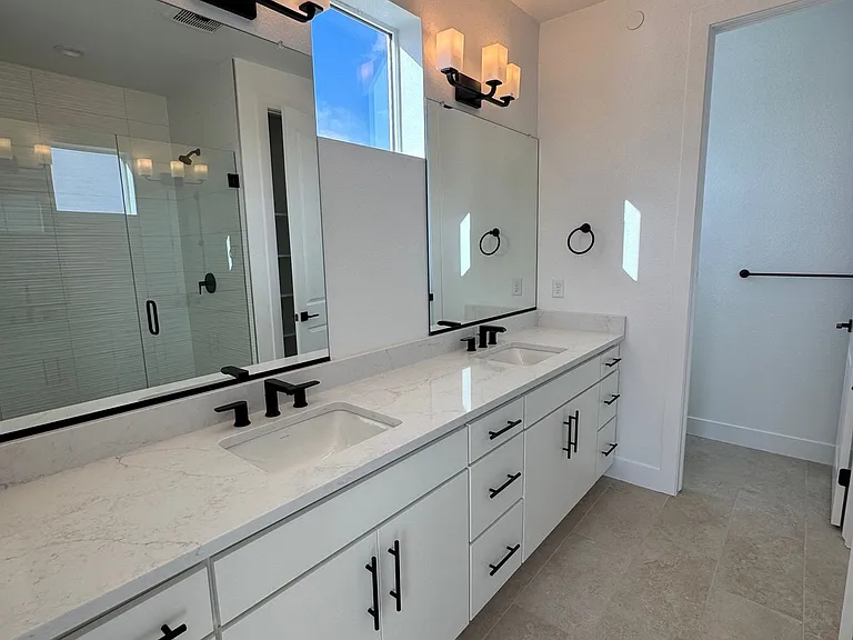 707 Saddle Dr — Photo 3