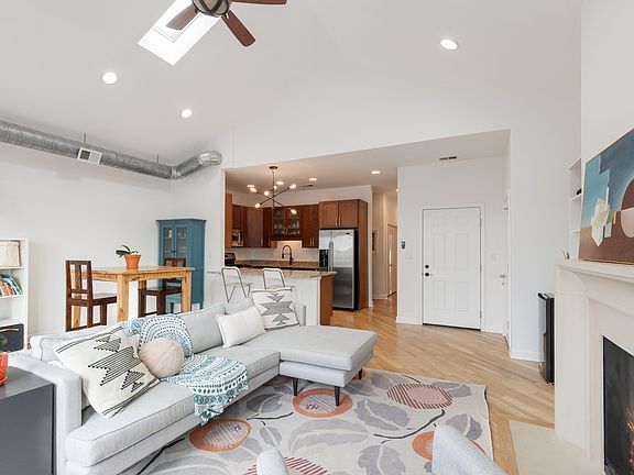 5th image of 1836 W Belmont Ave APT 4
