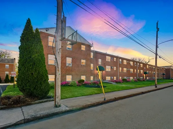 Walnut Chestnut Apartments