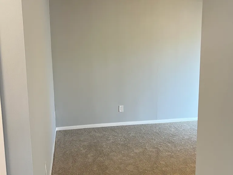 360 N Termino Ave — Photo 19